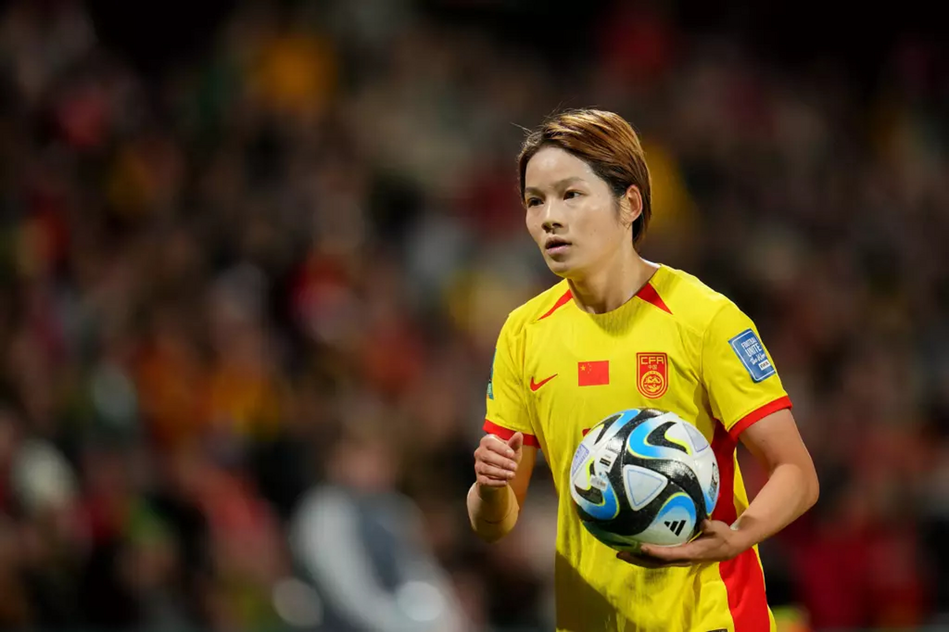 多米体育-国内女足球员努力备战,为比赛贡献自己力量的是谁